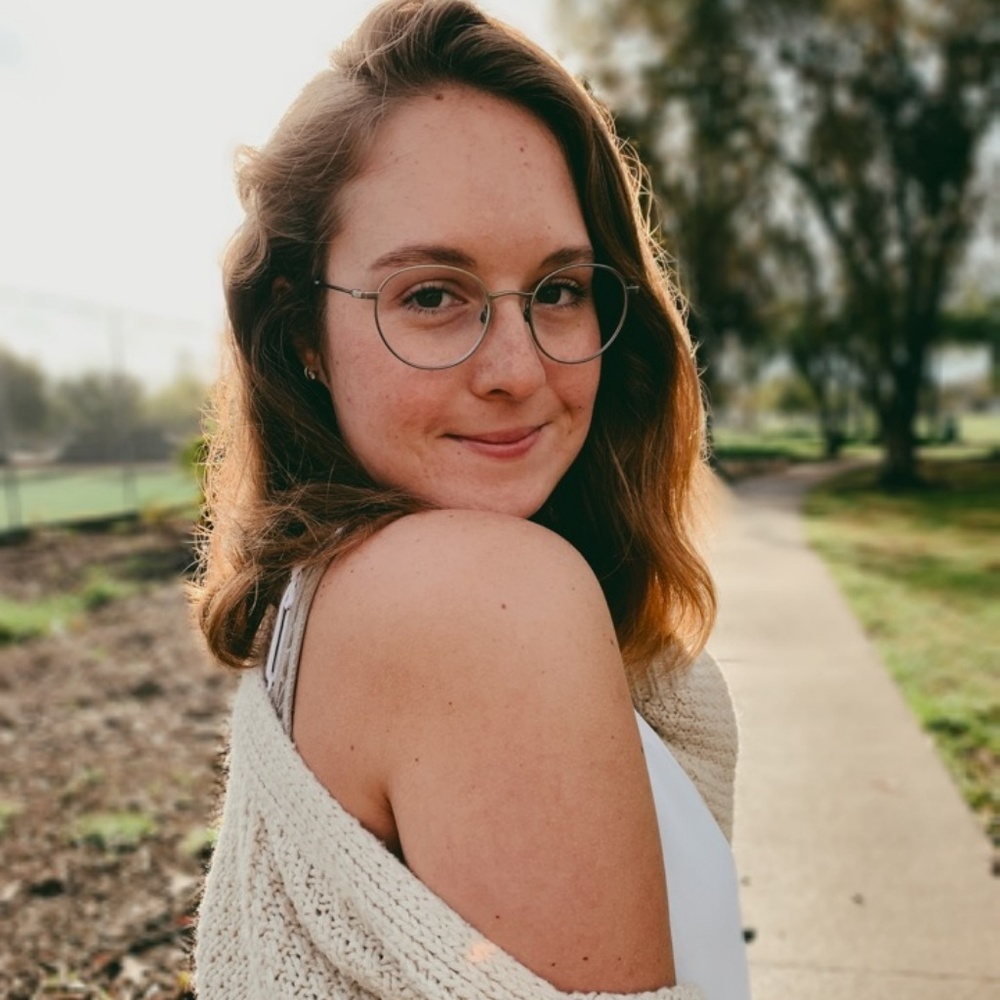 Meet your Posher, Angeline